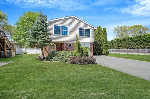156 Maple St, Medford, NY 11763