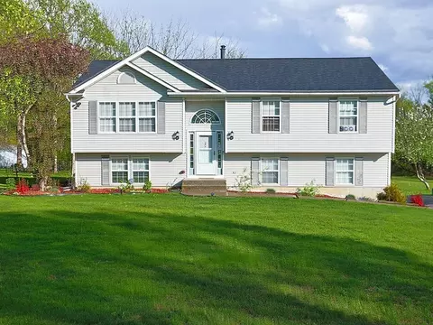 490 Lake Rd, New Windsor, NY 12553