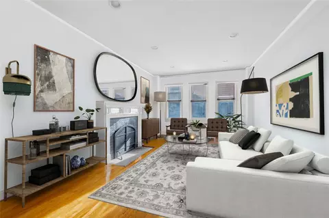 8 Barstow Rd #3E, North Hempstead, NY 11021