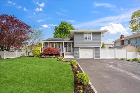 152 Berkeley Pl, Massapequa, NY 11758