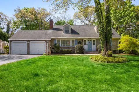14 Caleb Brewster Rd, Setauket, NY 11733