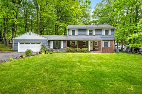 581 N Greenbush Rd N, Orangetown, NY 10913