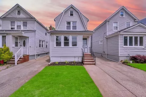 90-21 221st Pl, New York, NY 11428