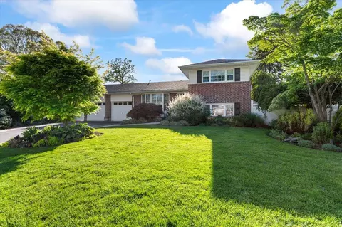 20 Greene Dr, Commack, NY 11725