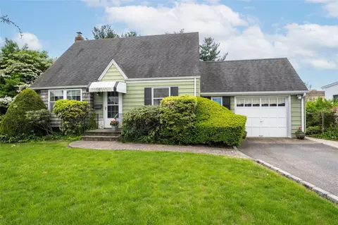 1025 Mirabelle Ave, North Hempstead, NY 11590