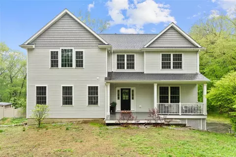 81 Maple Wood Dr, Southeast, NY 10509