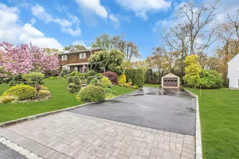39 Wilson St, Blue Point, NY 11715