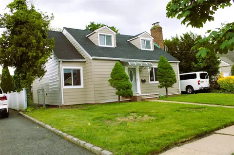 1535 Mattison St, Baldwin, NY 11510