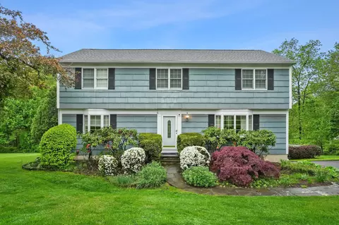34 Sunset Dr, North Salem, NY 10560