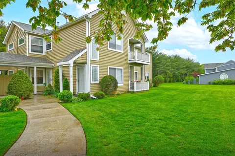 71 Eric Dr, Middle Island, NY 11953