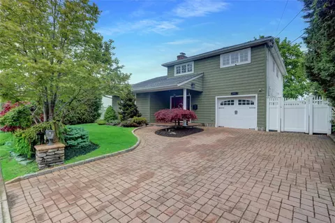 2867 Wynsum Ave, Merrick, NY 11566