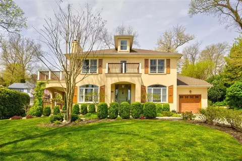 12 Tudor Dr, Northport, NY 11768