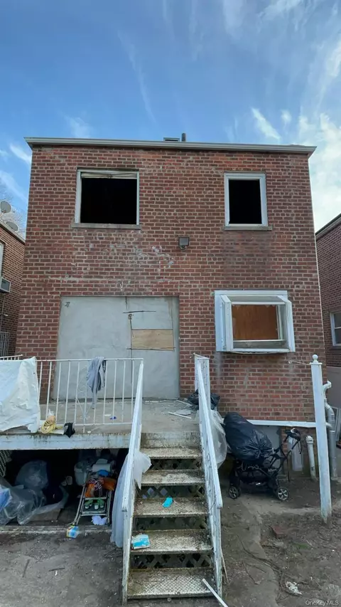 1629 Pelham Pkwy, New York, NY 10469