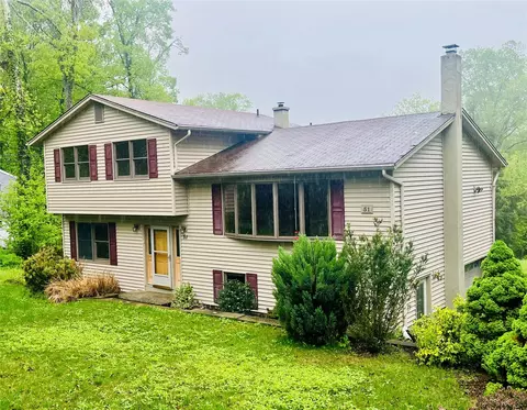 51 Pine Ct, Wallkill, NY 10941