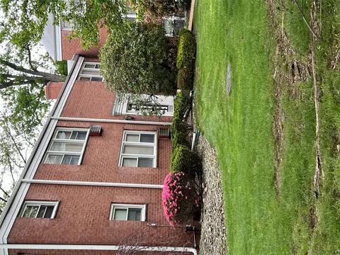 8 Sussex Ct #211, Ramapo, NY 10901