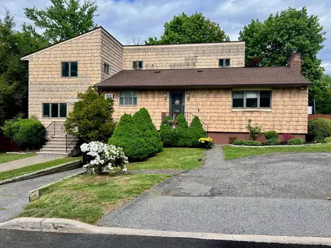 7 Oak St, Greenburgh, NY 10523