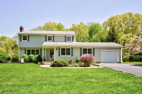 55 Hillside Ave, Saint James, NY 11780