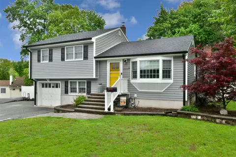 32 Maplewood Blvd, Ramapo, NY 10901