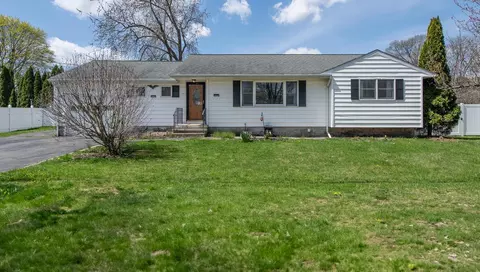 15 Simmons Dr, Saugerties, NY 12477
