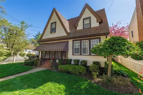 1875 Harte St, Baldwin, NY 11510