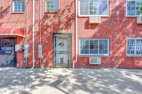 107-03 37th Dr, New York, NY 11368