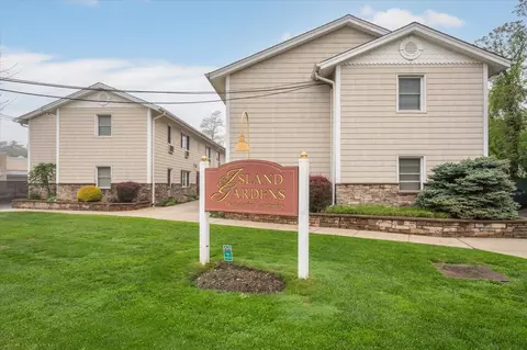 490 Main St #13C, Farmingdale, NY 11735