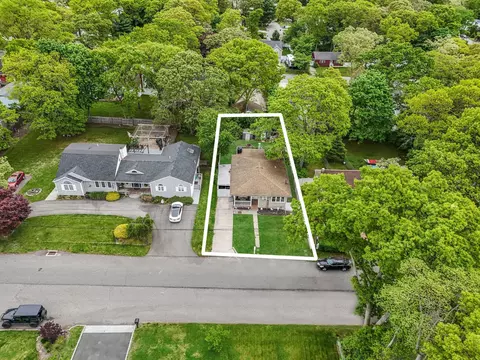 261 Lidge Dr, Farmingville, NY 11738