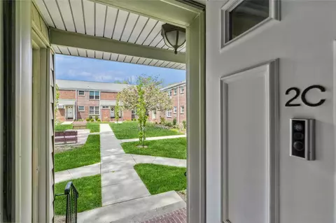 47 Edwards St #2C, North Hempstead, NY 11577