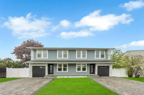 821-823 N Jefferson Ave, Lindenhurst, NY 11757