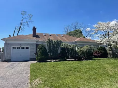 2032 Bergen St, Bellmore, NY 11710