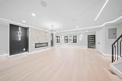 10041 201st St, New York, NY 11423
