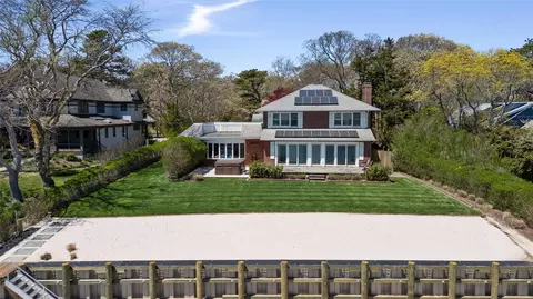 8908 Peconic Bay Blvd, Laurel, NY 11948