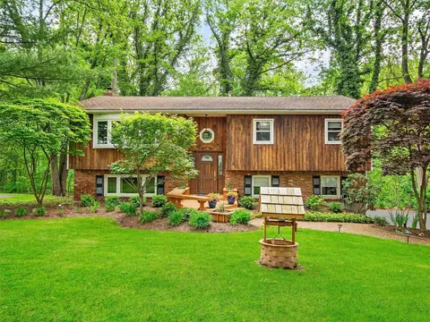 140 Schweizer Ln, Clarkstown, NY 10954
