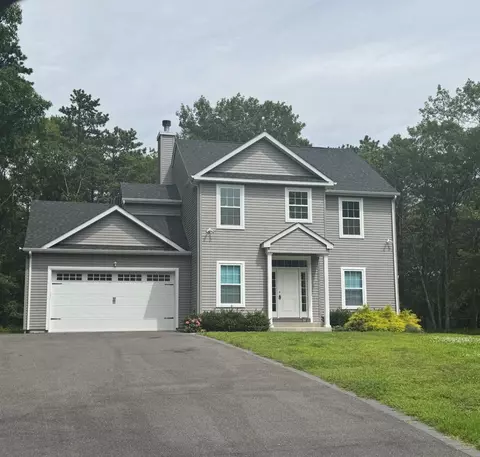 73 Freeman Ln, Manorville, NY 11949