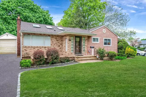 444 Glenwood Ln, East Meadow, NY 11554