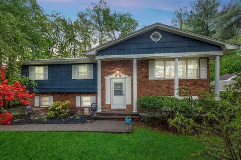 128 Renee Ln, Clarkstown, NY 10954