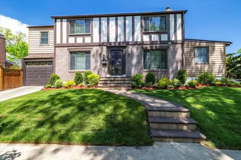 10 Woodland Rd, Valley Stream, NY 11581