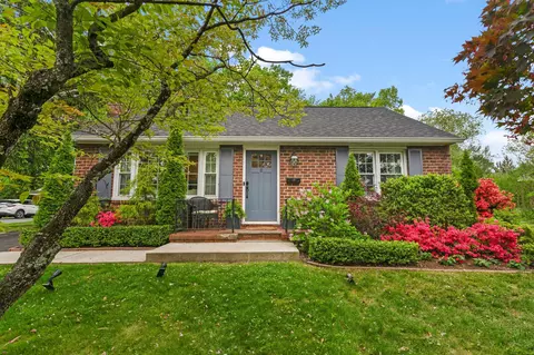 11 Fairview Ave, Clarkstown, NY 10954