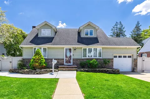 2622 Falcon St, East Meadow, NY 11554