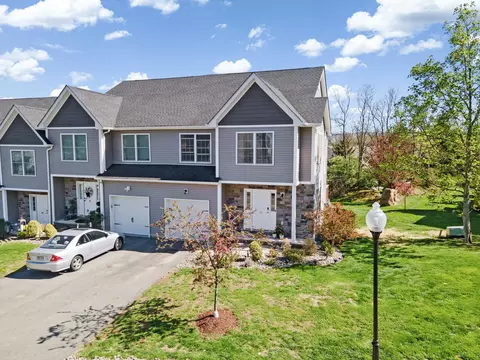 150 High Wood Dr, New Windsor, NY 12553