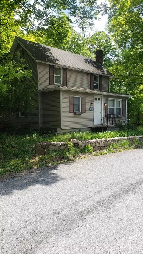14 SE Mountain Rd, Dover, NY 12594