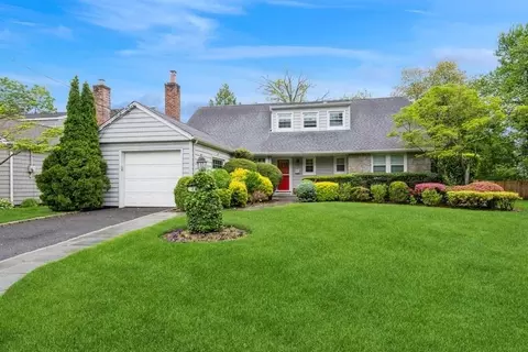 14 Hazel Pl, Woodmere, NY 11598