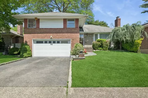 16 Carling Dr, North Hempstead, NY 11040