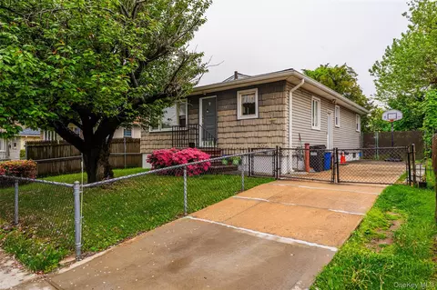 238 Van Buren St, Staten Island, NY 10301