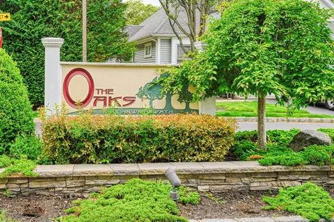 7 White Oak Ct #7, Coram, NY 11727