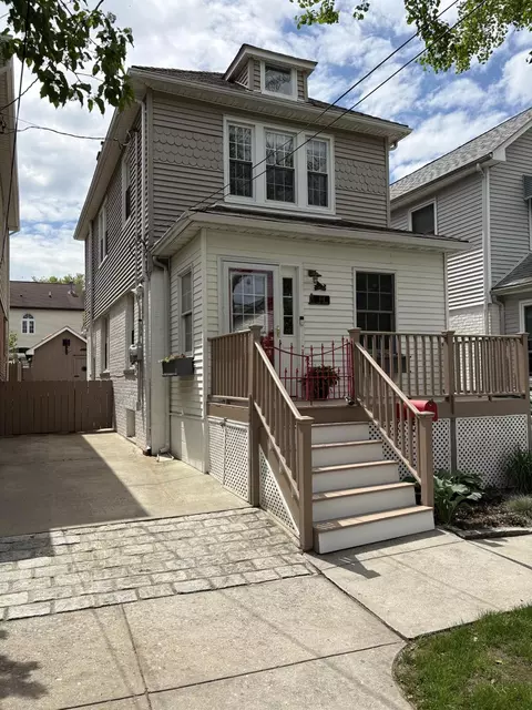 114 Pilot St, New York, NY 10464