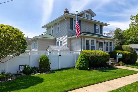 1744 Conway St, Seaford, NY 11783