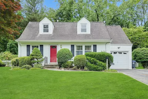 123 Randolph Rd, Greenburgh, NY 10607