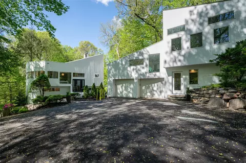 31 Winterbottom Ln, Pound Ridge, NY 10576