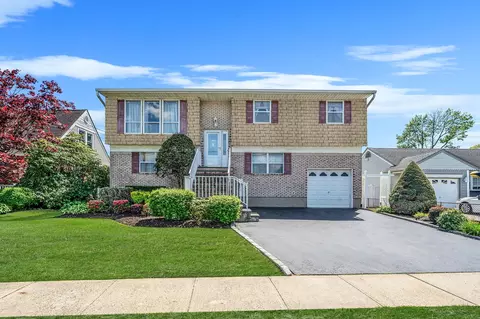 41 Lafayette Ave, Bethpage, NY 11714